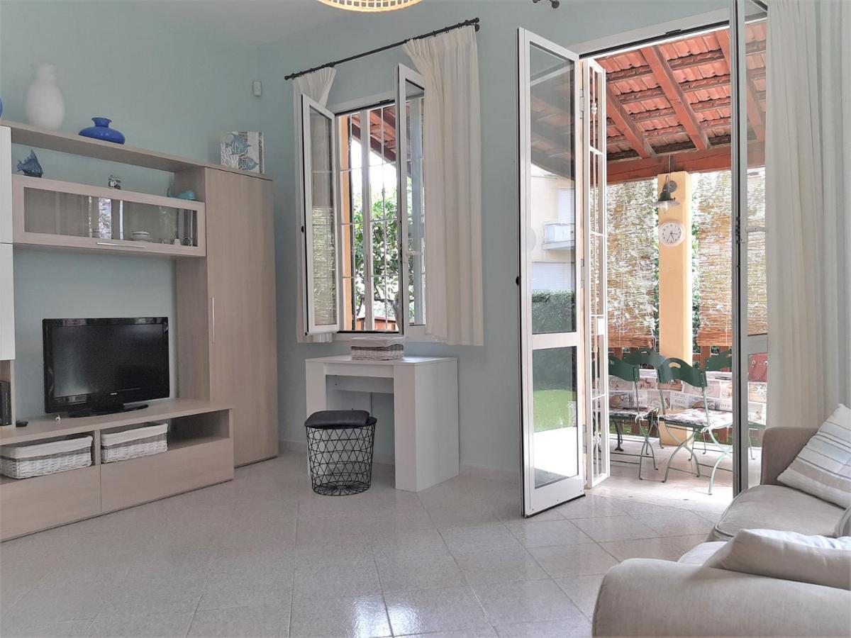Villa La Casetta Con Giardino A 30 M Dal Mare San Bartolomeo Al Mare Bagian luar foto