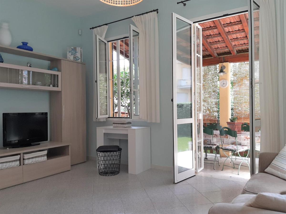 Villa La Casetta Con Giardino A 30 M Dal Mare San Bartolomeo Al Mare Bagian luar foto