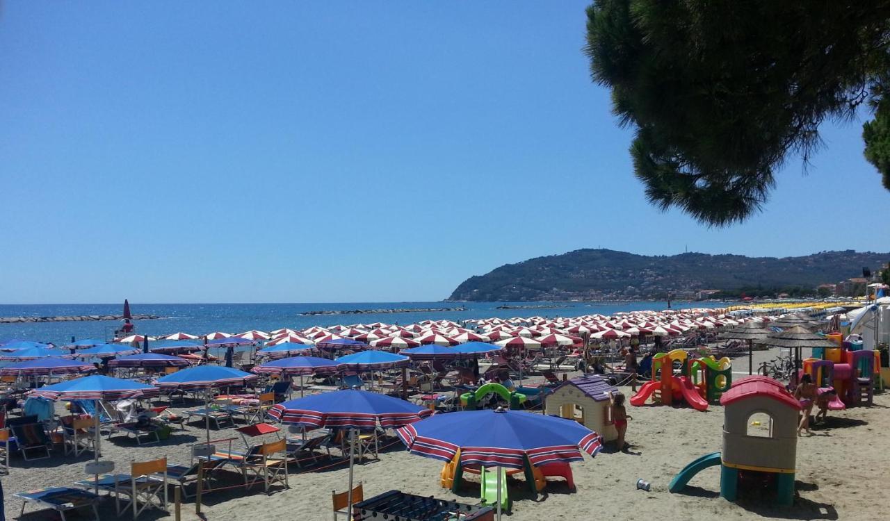 Villa La Casetta Con Giardino A 30 M Dal Mare San Bartolomeo Al Mare Bagian luar foto